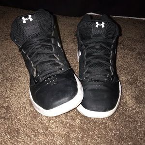 Basketball shoes men/women ( Under Armour)
